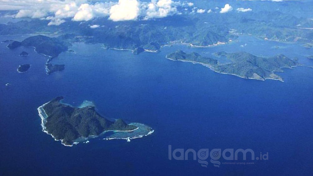 Mandeh Tawarkan Sensasi Baru: Berjalan di Dasar Laut