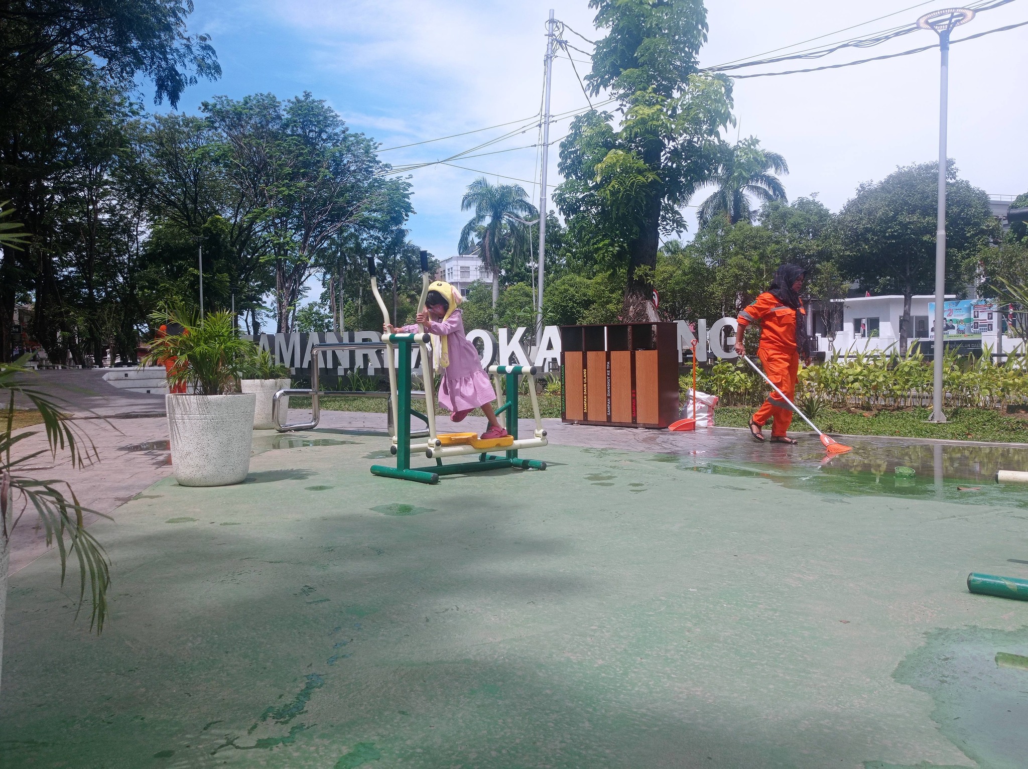Padang Resmikan Taman Baru, Petugas Siaga, Parkir Gratis