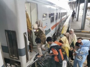 Penumpang Kereta Api Sumbar Meningkat, Stasiun Padang Tersibuk