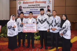 PGRI Ulurkan Tangan, Bantu Korban Bencana Padang