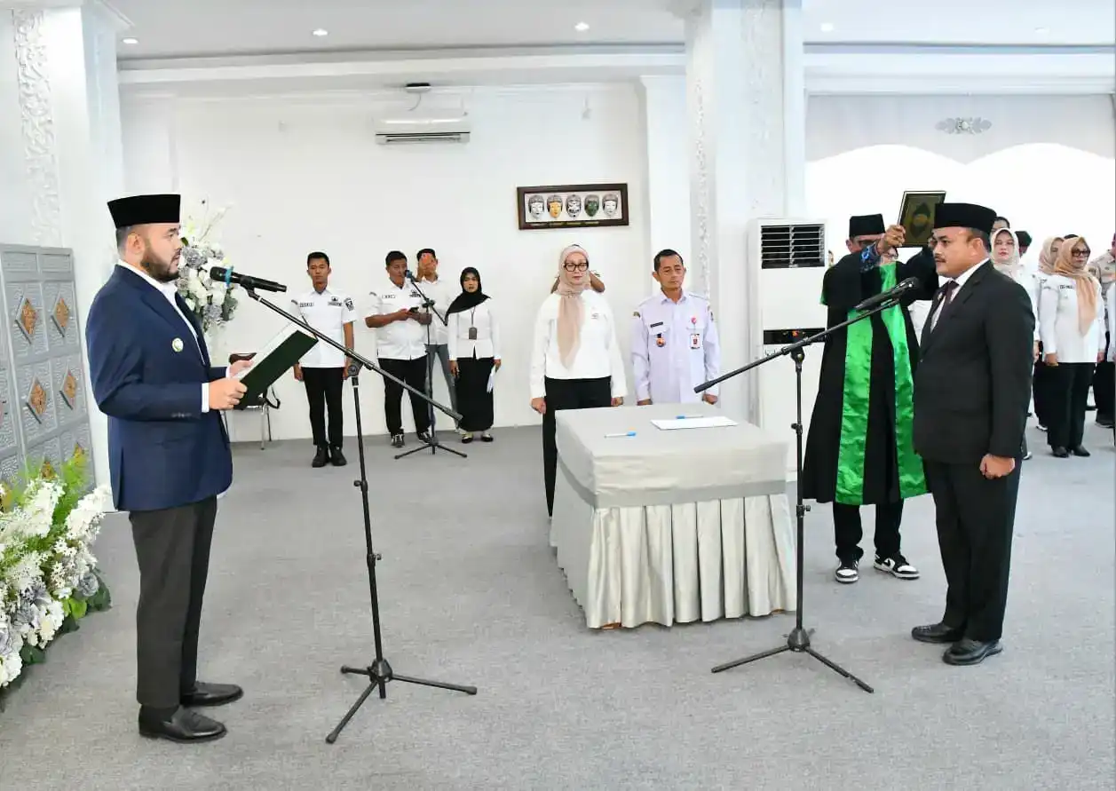 Padang Angkat Raju Minropa, Pimpin Birokrasi Kota