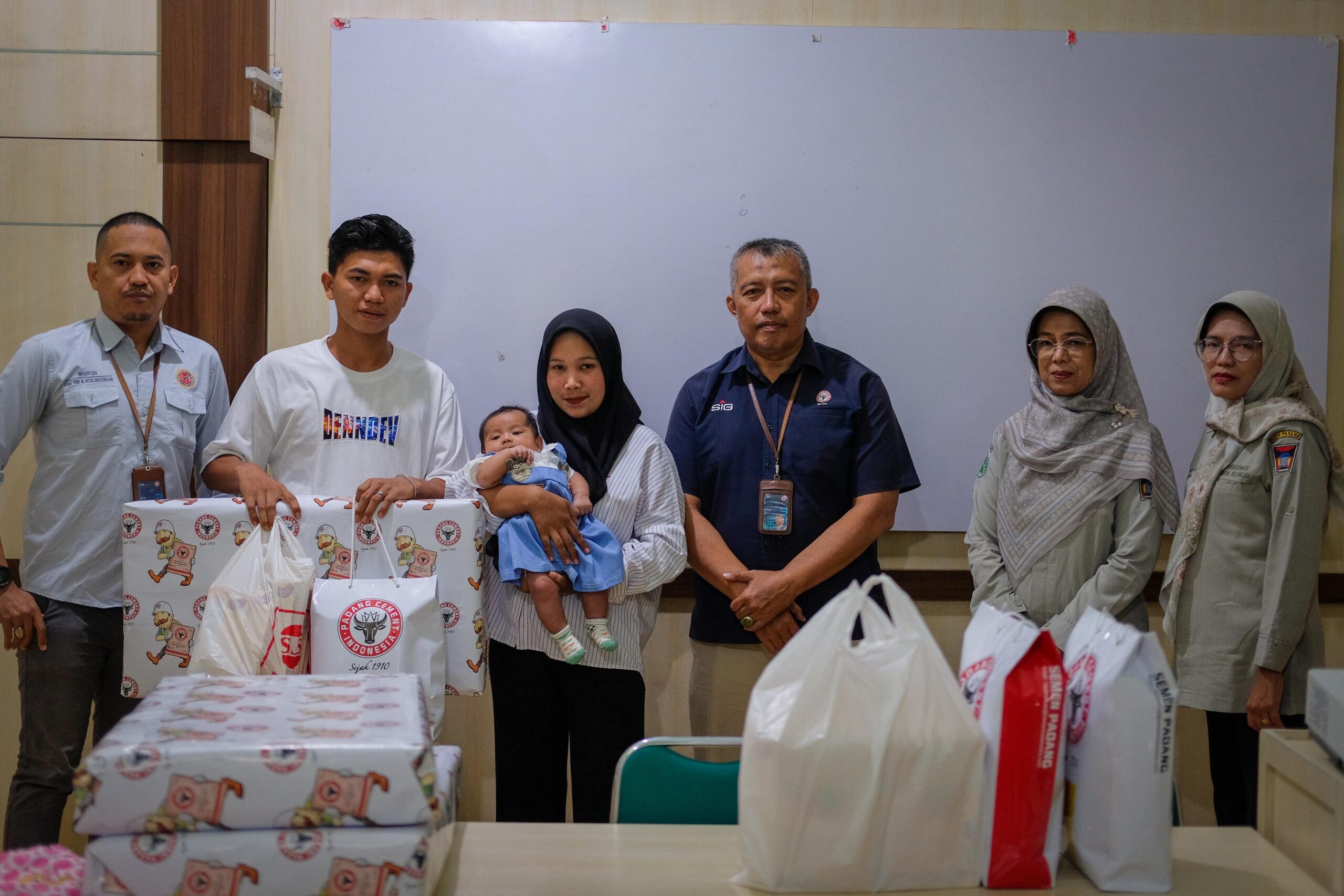 Semen Padang Aktif Cegah Stunting, Salurkan Bantuan Bergizi