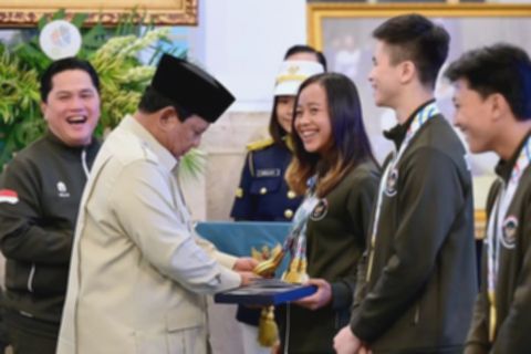Prabowo Hitung Medali Emas Martina Ayu, Riuh Tepuk Tangan Menggema