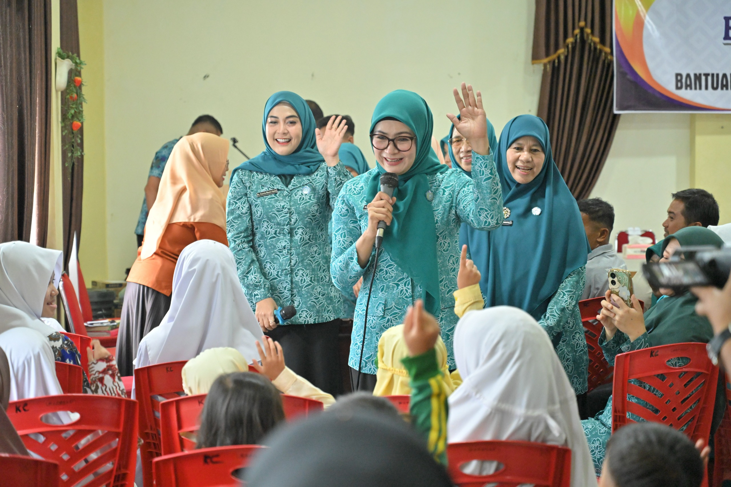 TP PKK Pusat Ringankan Beban Korban Bencana Agam