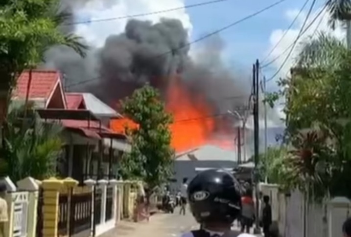 Api Lahap Rumah, Kontrakan, dan Sekolah di Padang