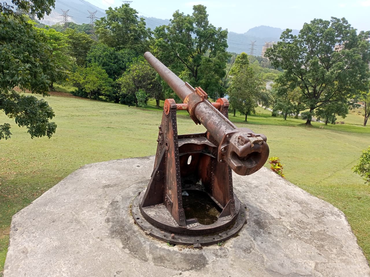 Meriam Tua Menjaga Lapangan Golf, Kisahkan Sejarah Indarung