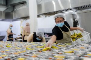 MBG Ramadan: Siswa Jemput Makanan Ringan Dua Kali Sepekan