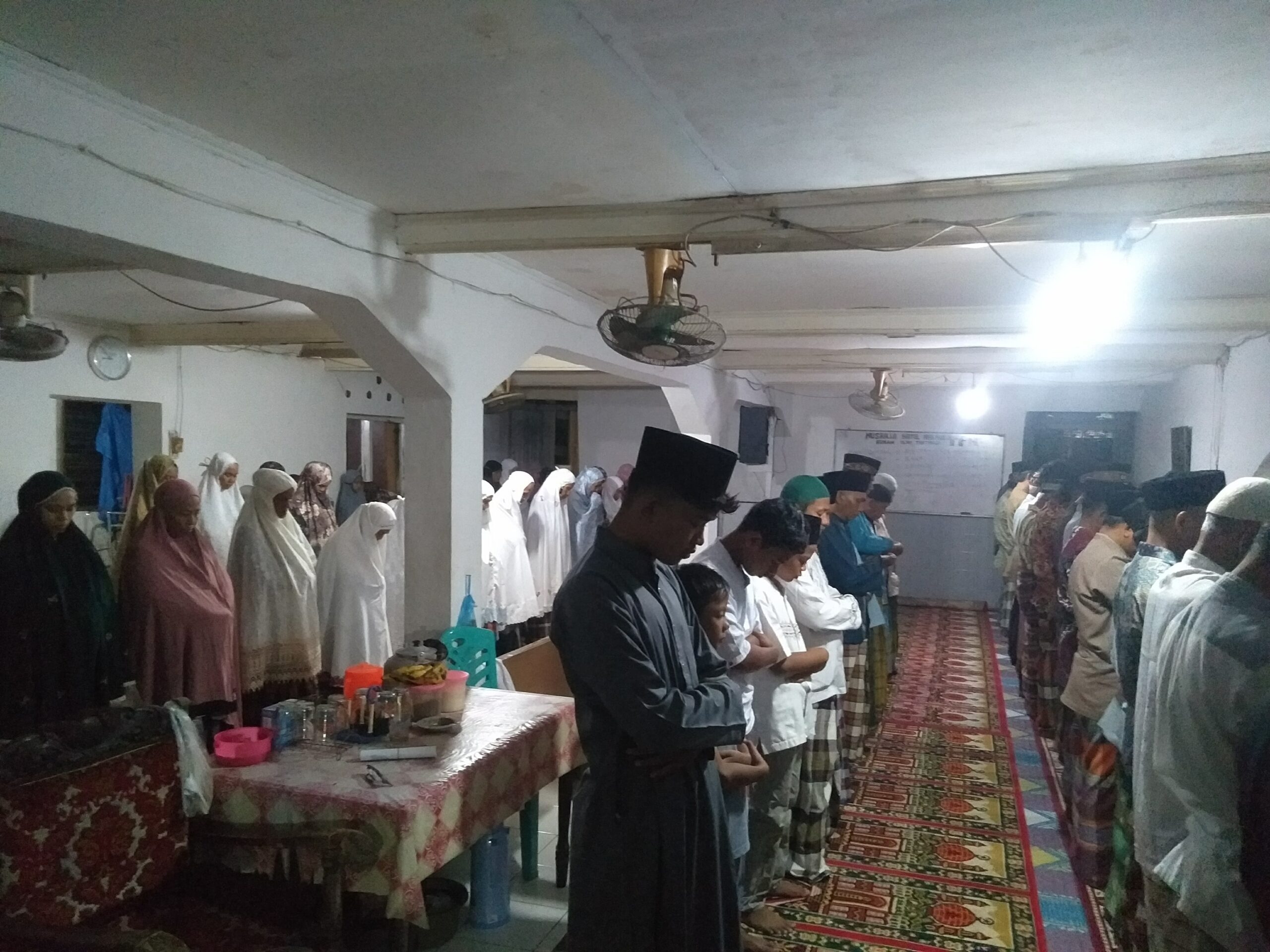 Naqsyabandiyah Padang Awali Tarawih, Dahului Ketetapan Pemerintah