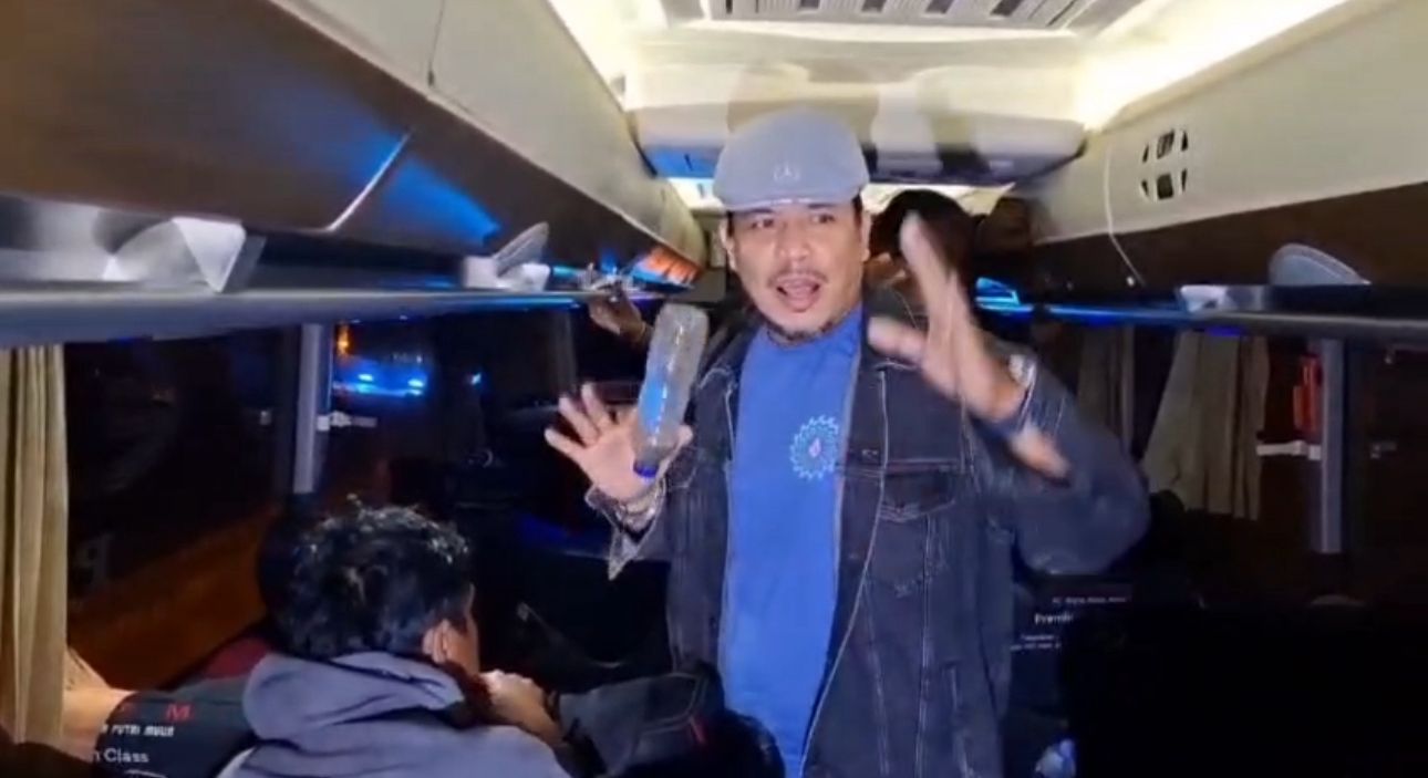 Polisi Menyamar, Nyanyi, Tangkap Buronan di Bus Padang
