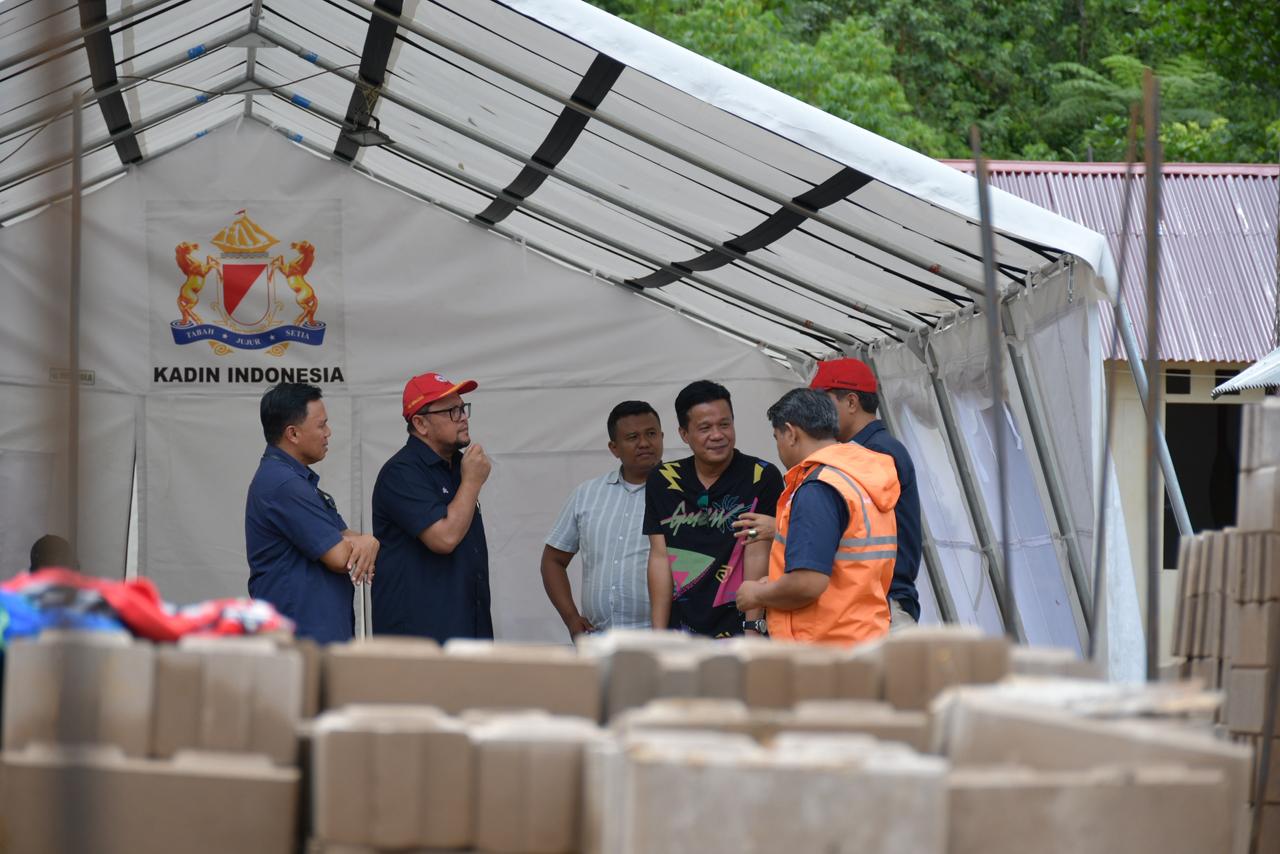 Semen Padang Bangun Huntap, Salurkan Sepablock dan Semen