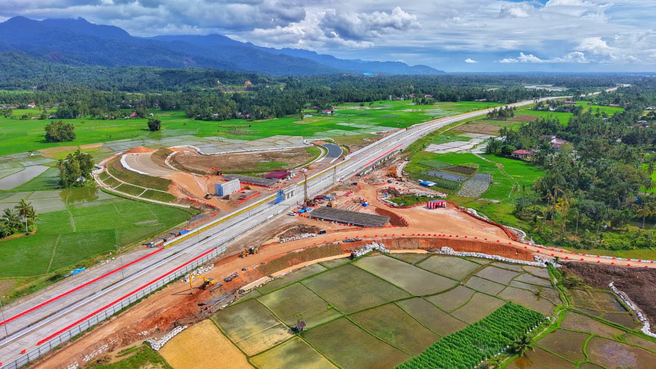 Hutama Karya Rekayasa Lalu Lintas, Pasang Girder Tol Padang