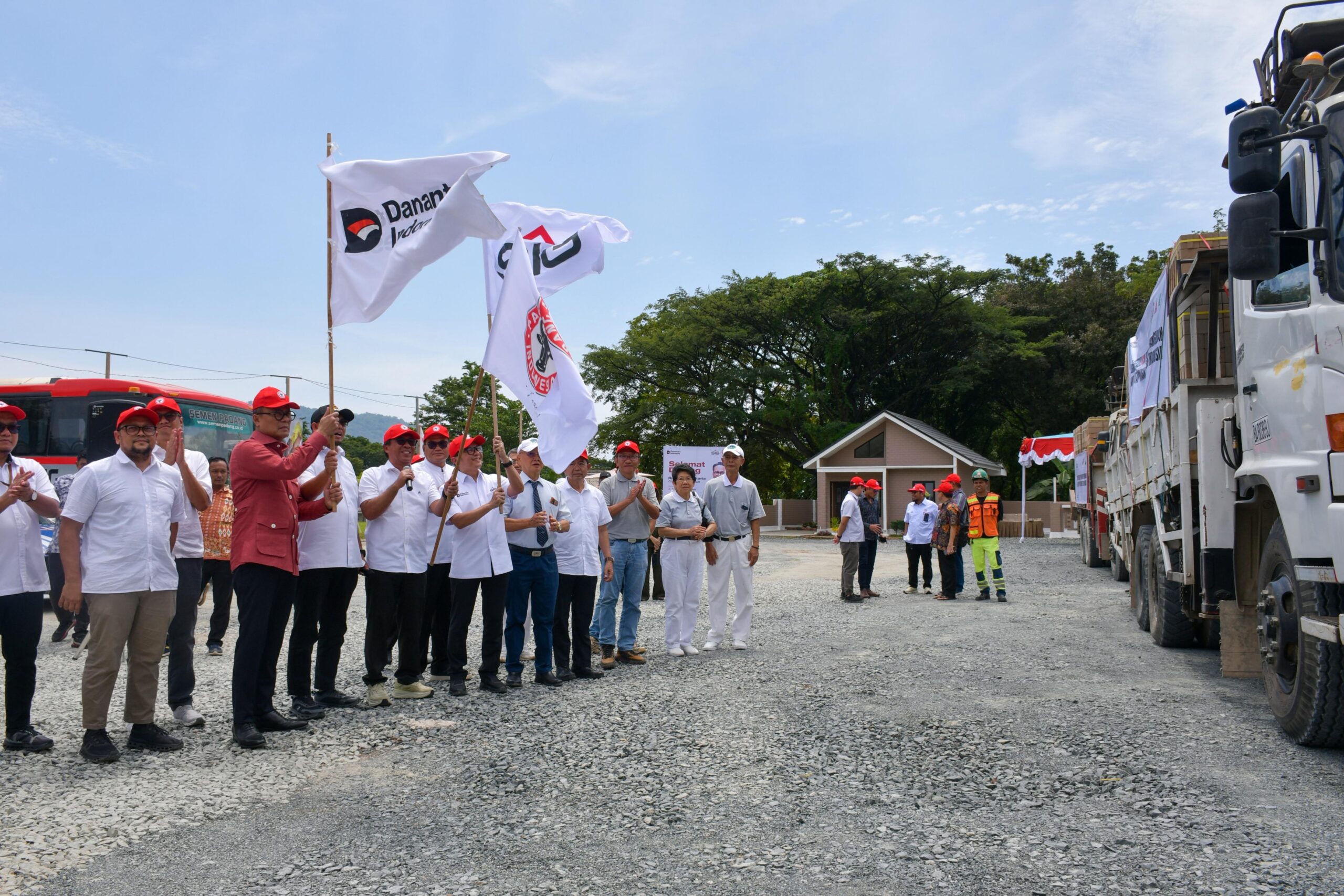 Semen Padang Bangun Hunian, Korban Bencana Sumbar Segera Pulih