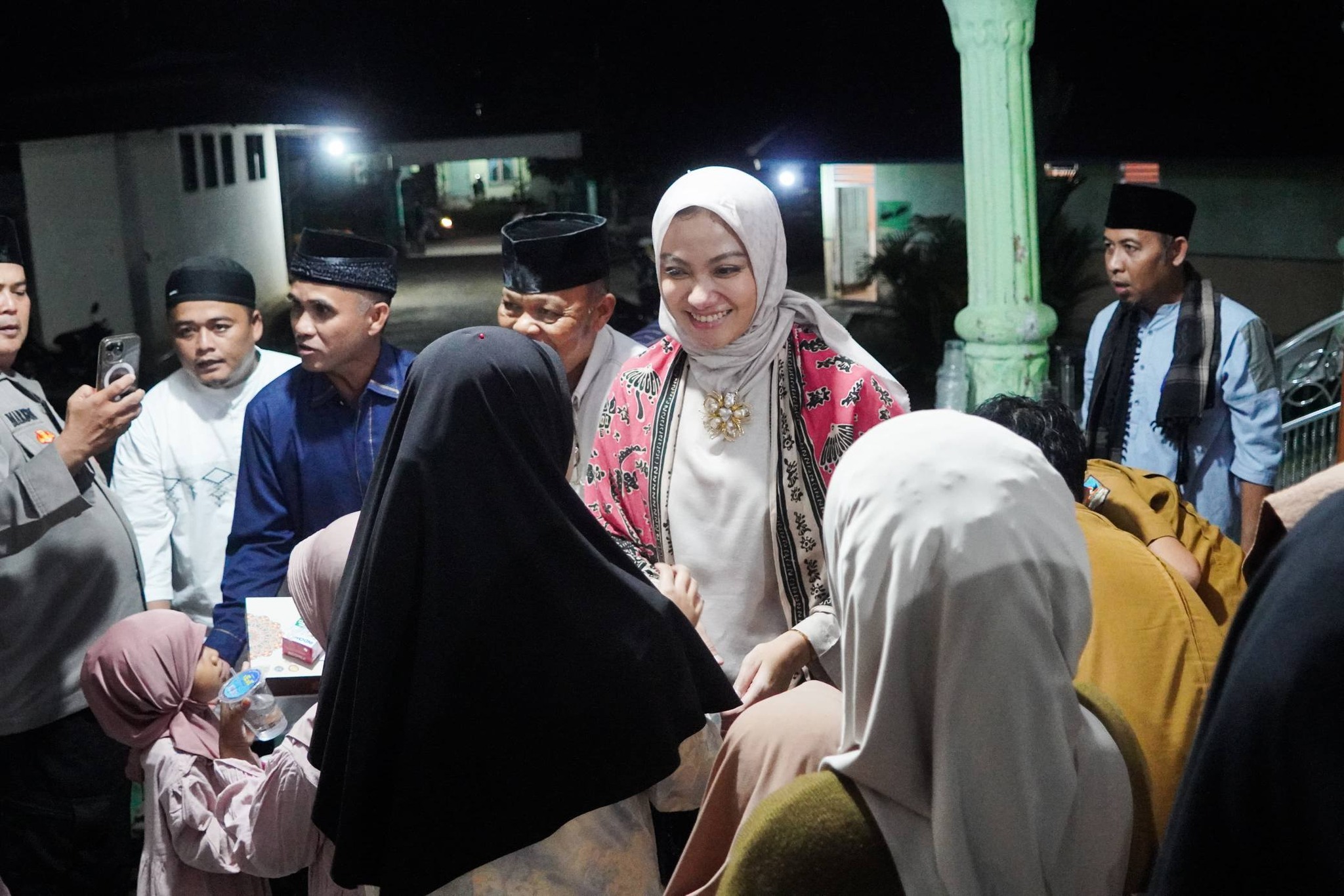 Bupati Dharmasraya Santuni, Berbuka Bersama Anak Yatim Timpeh