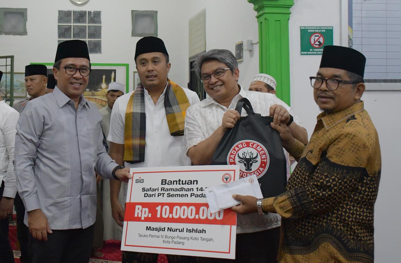 Semen Padang Bangun MDA, Kembangkan Masjid Lewat Safari