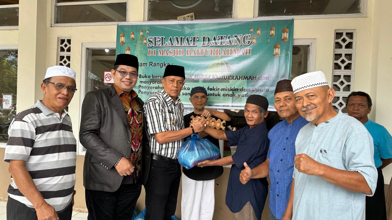 Payakumbuh Gerakkan Solidaritas, Sembako Mengalir ke Masjid Baiturrahmah