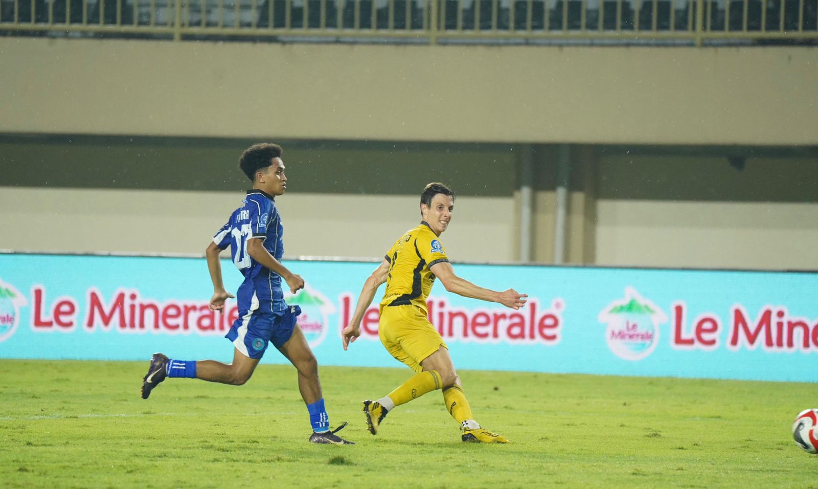 Guillermo Borong Dua Gol, Semen Padang Benamkan PSBS