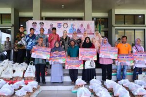 Payakumbuh Berbagi: DWP Ulurkan Sembako, Ringankan Beban Warga