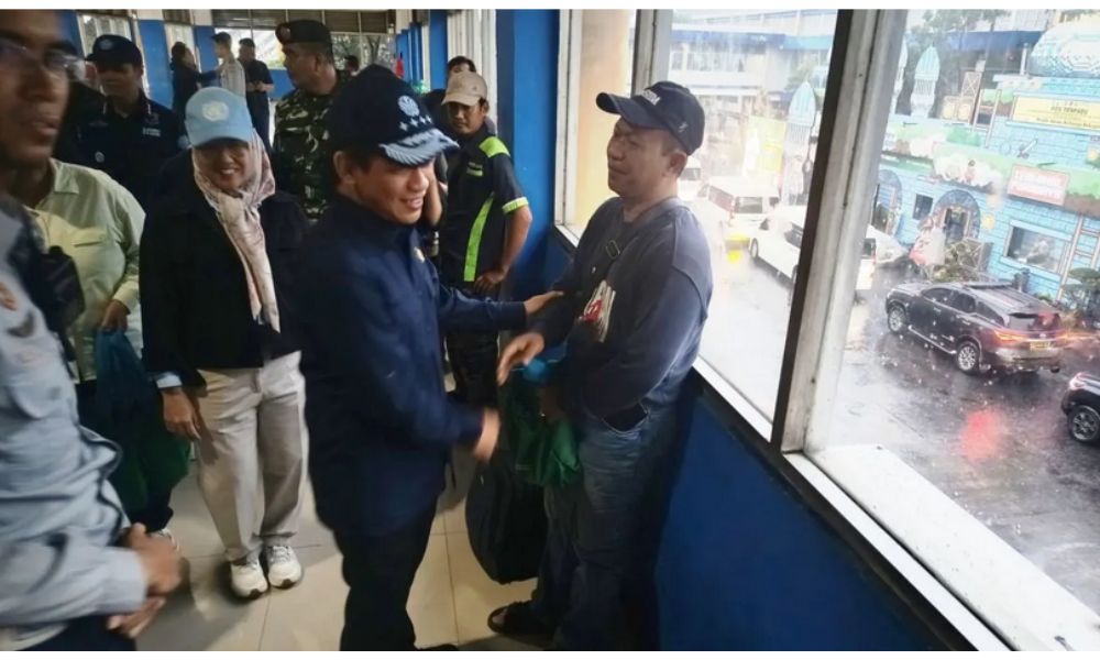 Menteri Soroti Pengelolaan Sampah Terminal Purabaya, Minta Pembenahan