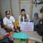 wagub-sumbar-serahkan-bantuan-bedah-rumah-untuk-keluarga-petani-di-paninjauan