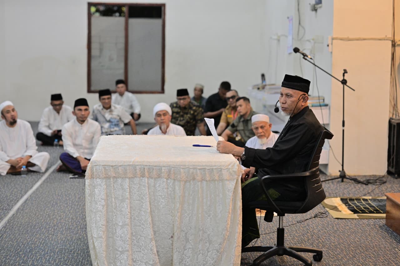 safari-ramadan-di-padang-panjang,-gubernur-mahyeldi-tegaskan-komitmen-cetak-generasi-cerdas-dan-bermoral
