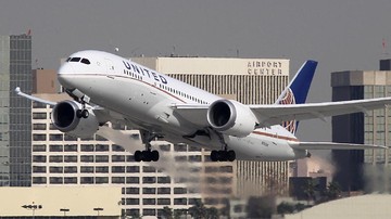 Harga Minyak Mendidih, United Airlines Pangkas Jadwal Penerbangan
