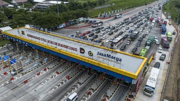 Saldo Kurang, Ribuan Kendaraan Picu Antrean di Gerbang Tol