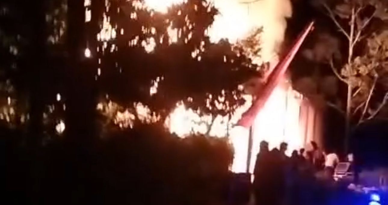 Api Lahap Rumah dan Tenda Pernikahan di Tanah Datar
