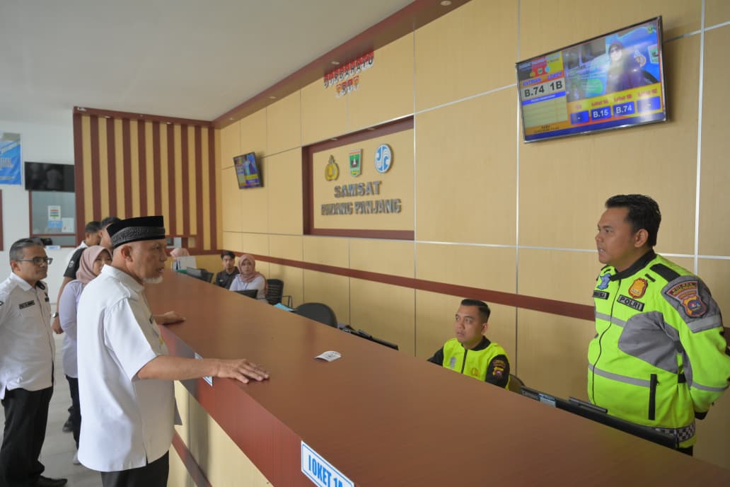 Gubernur Evaluasi Komunikasi Layanan Publik Saat Sidak Samsat