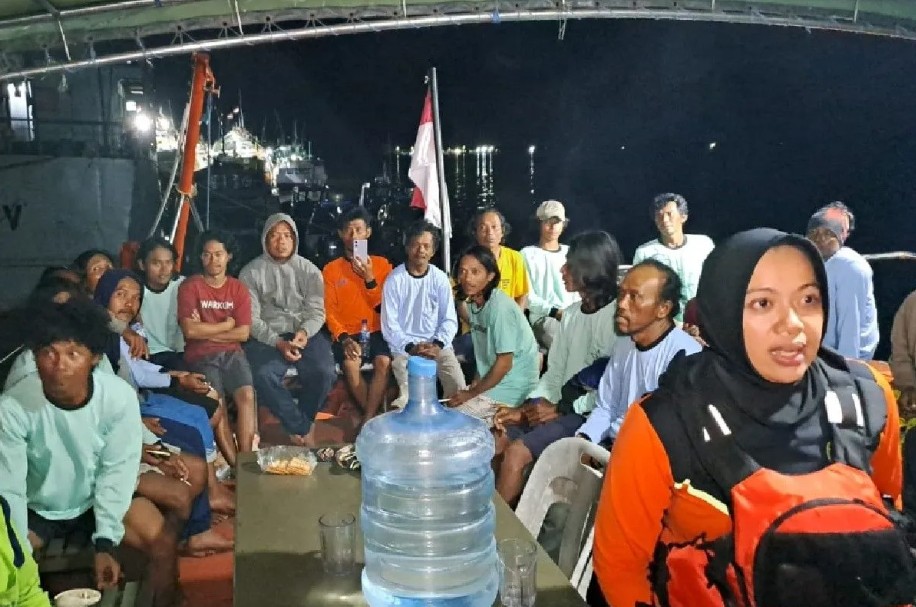 Tim SAR Evakuasi ABK Kapal Terbakar di Laut Arafura
