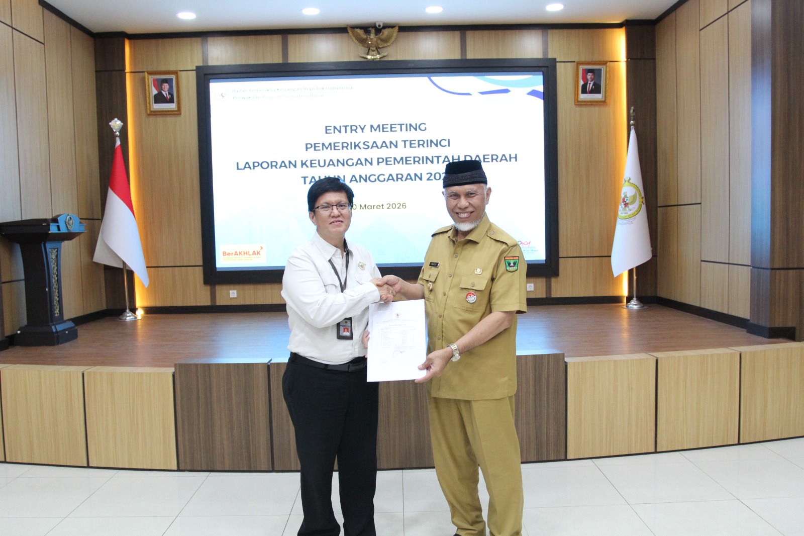 Sumbar Serahkan LKPD 2025, BPK Awasi Tata Kelola