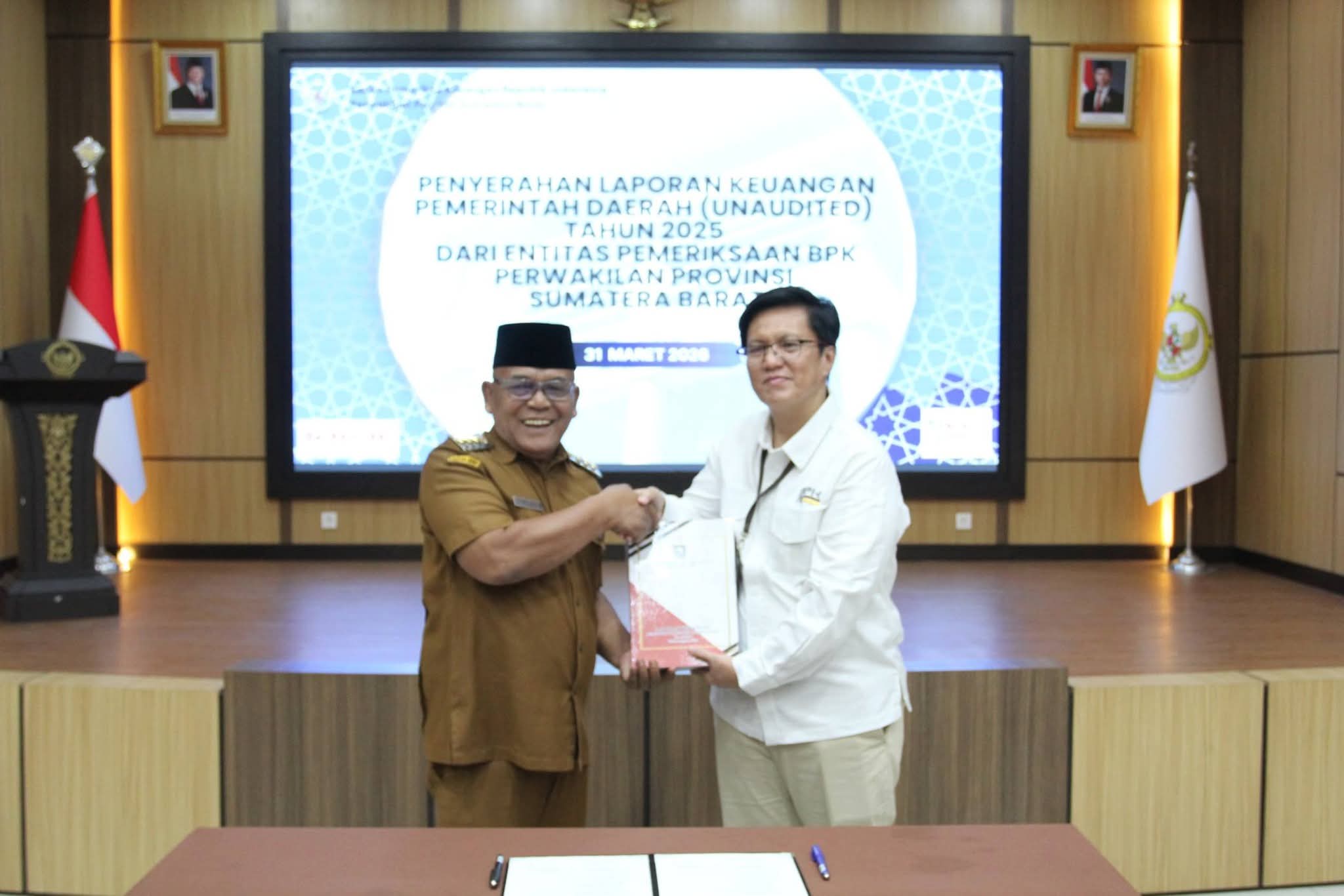 Pasbar Serahkan LKPD, Buka Transparansi Anggaran Daerah
