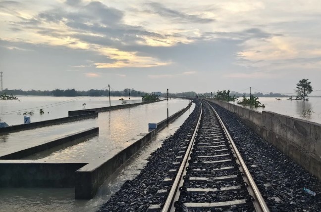 Banjir Grobogan Ganggu Lintas, Kereta Api Alami Keterlambatan