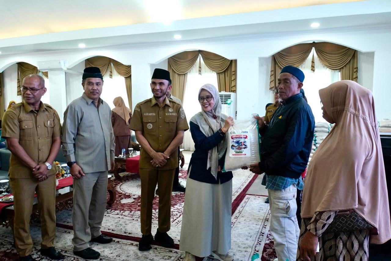 Padang Panjang Salurkan Bantuan Beras Bagi Korban Bencana