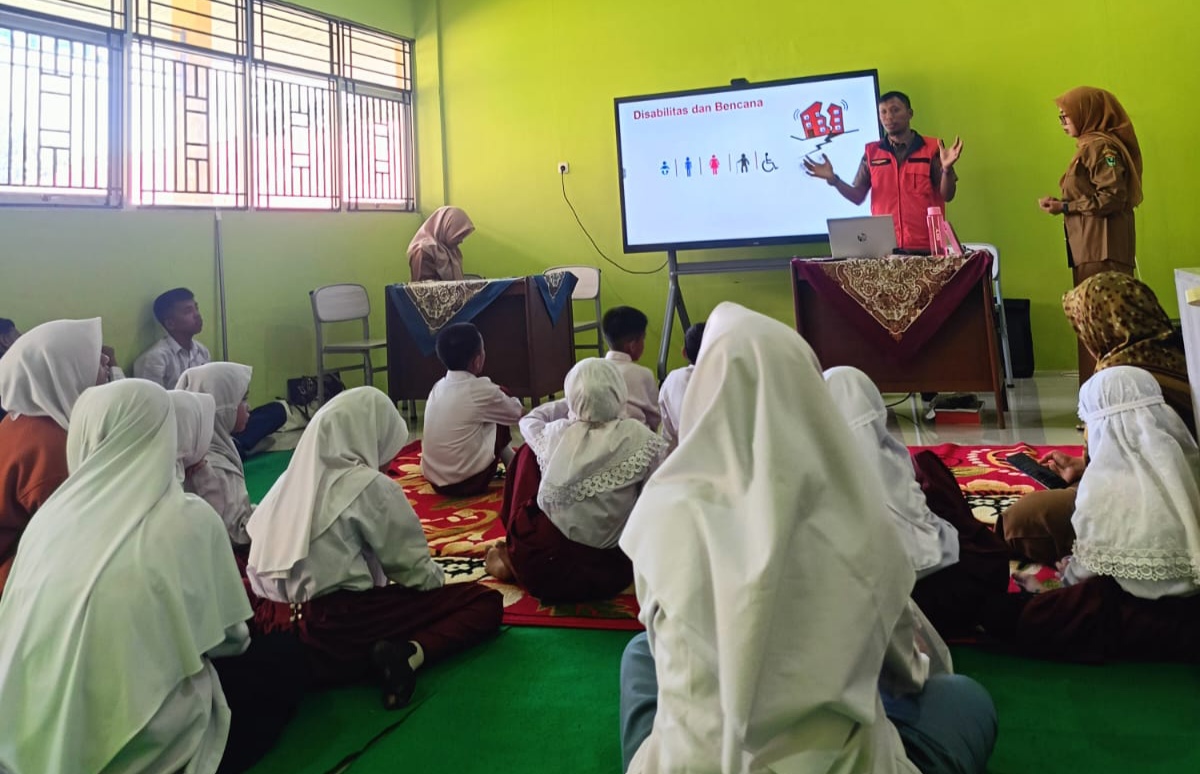 Tingkatkan Kesiapsiagaan Bencana Siswa Disabilitas, BPBD Payakumbuh Gelar Simulasi Evakuasi