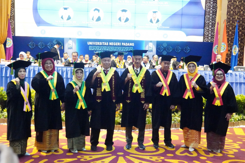 UNP Kukuhkan 8 Guru Besar Baru, Perkuat Peran Akademisi sebagai Agen Perubahan