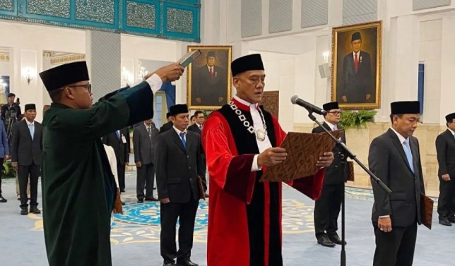 Presiden Prabowo Lantik Liliek Prisbawono sebagai Hakim Konstitusi