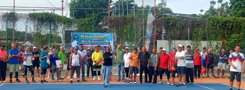 70 Petenis Kota Padang Pererat Silaturahmi Lewat Turnamen Eksekutif