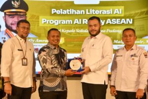 Kepala Sekolah Padang Dibekali Literasi Kecerdasan Buatan