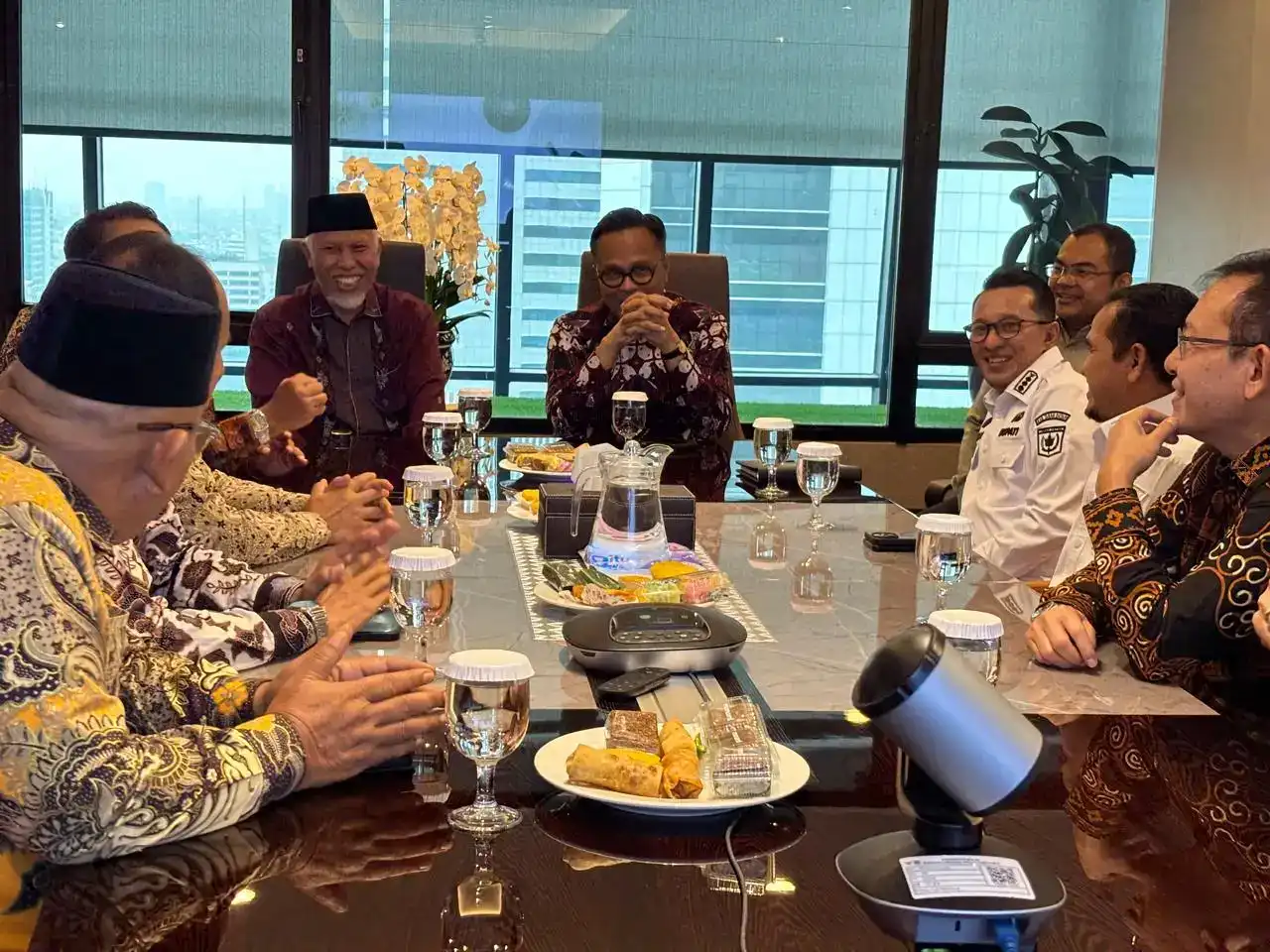 Sumbar Percepat Investasi: Kelapa, Gambir, Infrastruktur Jadi Kunci