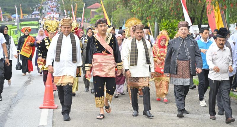 Wagub Sumbar Dorong Pawai Budaya Perkuat Solok