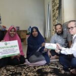 rektor-unand-tinjau-rumah-mahasiswi,-salurkan-bantuan-ukt