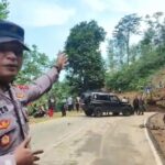 polisi-tutup-jalur-selatan-garut-akibat-longsor-di-bungbulang,-arus-dialihkan