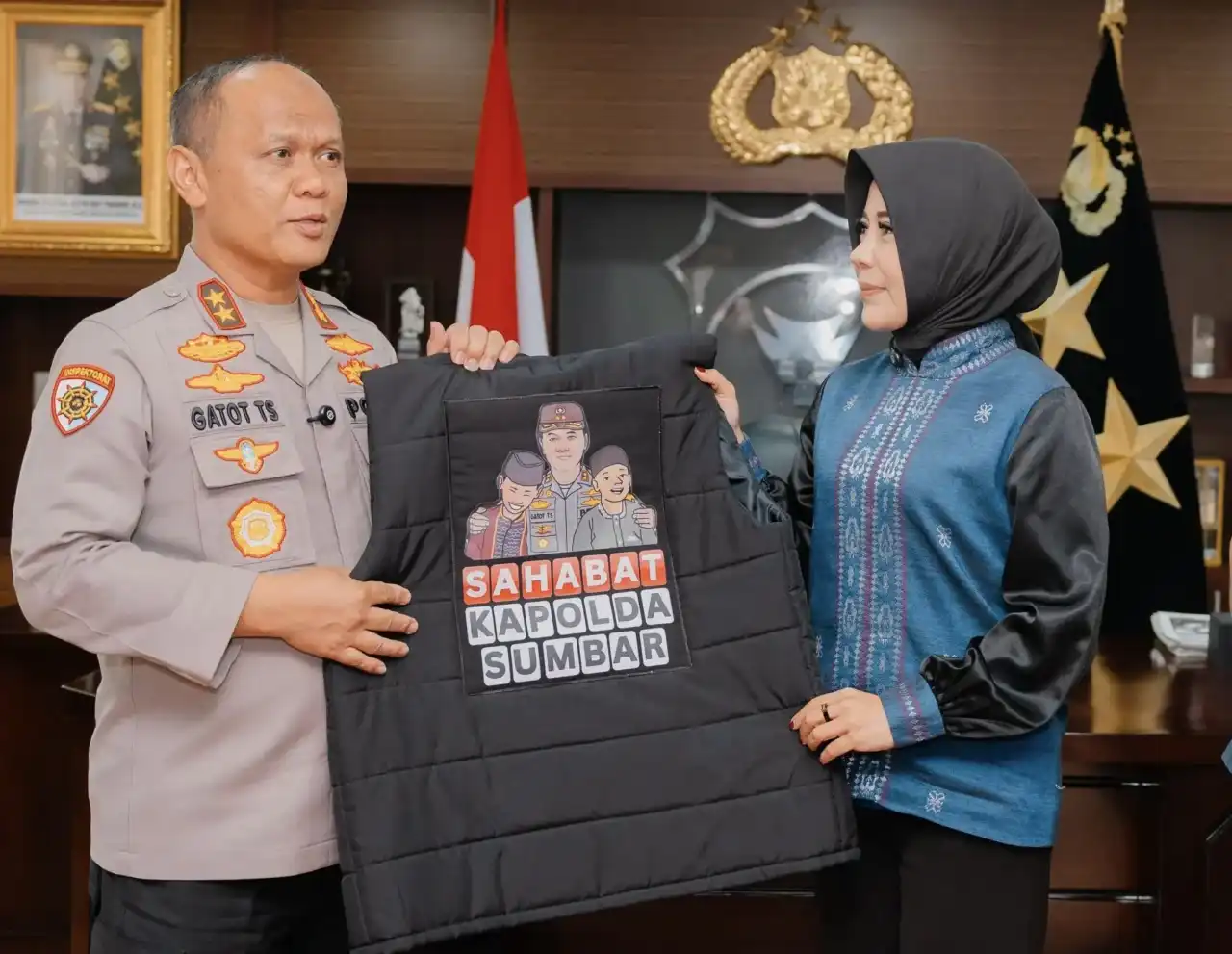 Rezka Oktoberia Dinobatkan sebagai Sahabat Kapolda Sumbar