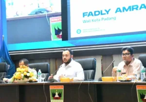 Fadly Amran Paparkan Call Center 112 di Rakor Smart City