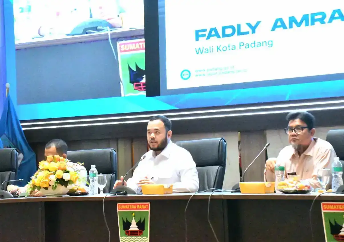 Fadly Amran Paparkan Call Center 112 di Rakor Smart City