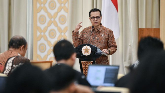 Wamenkomdigi Ingatkan AI Bisa Gerus Daya Kritis