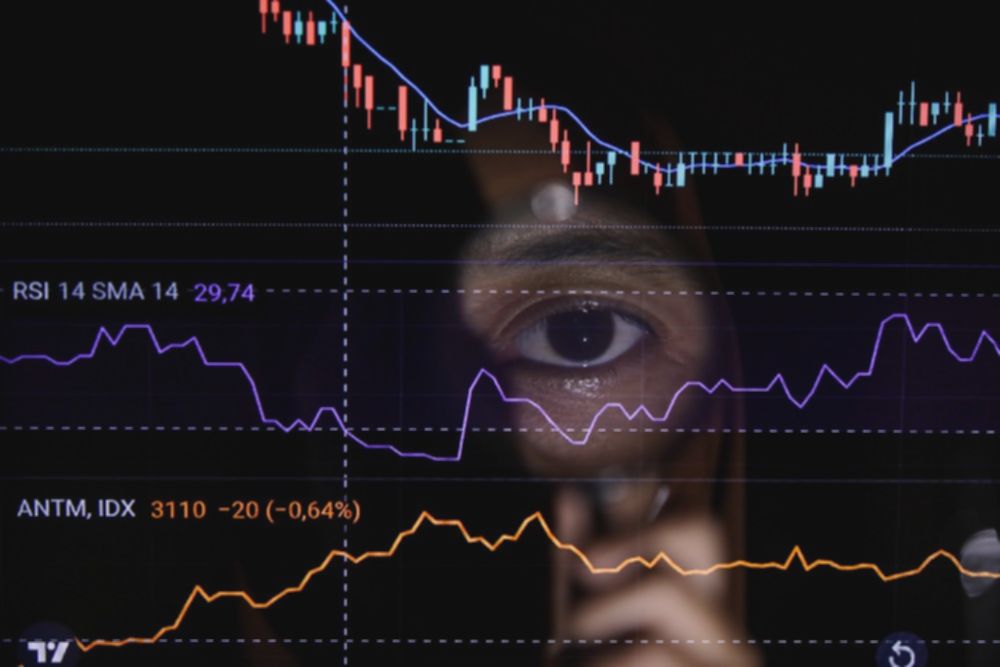 IHSG lesu: Saham DSSA, BBCA hingga BREN masuk daftar top laggards