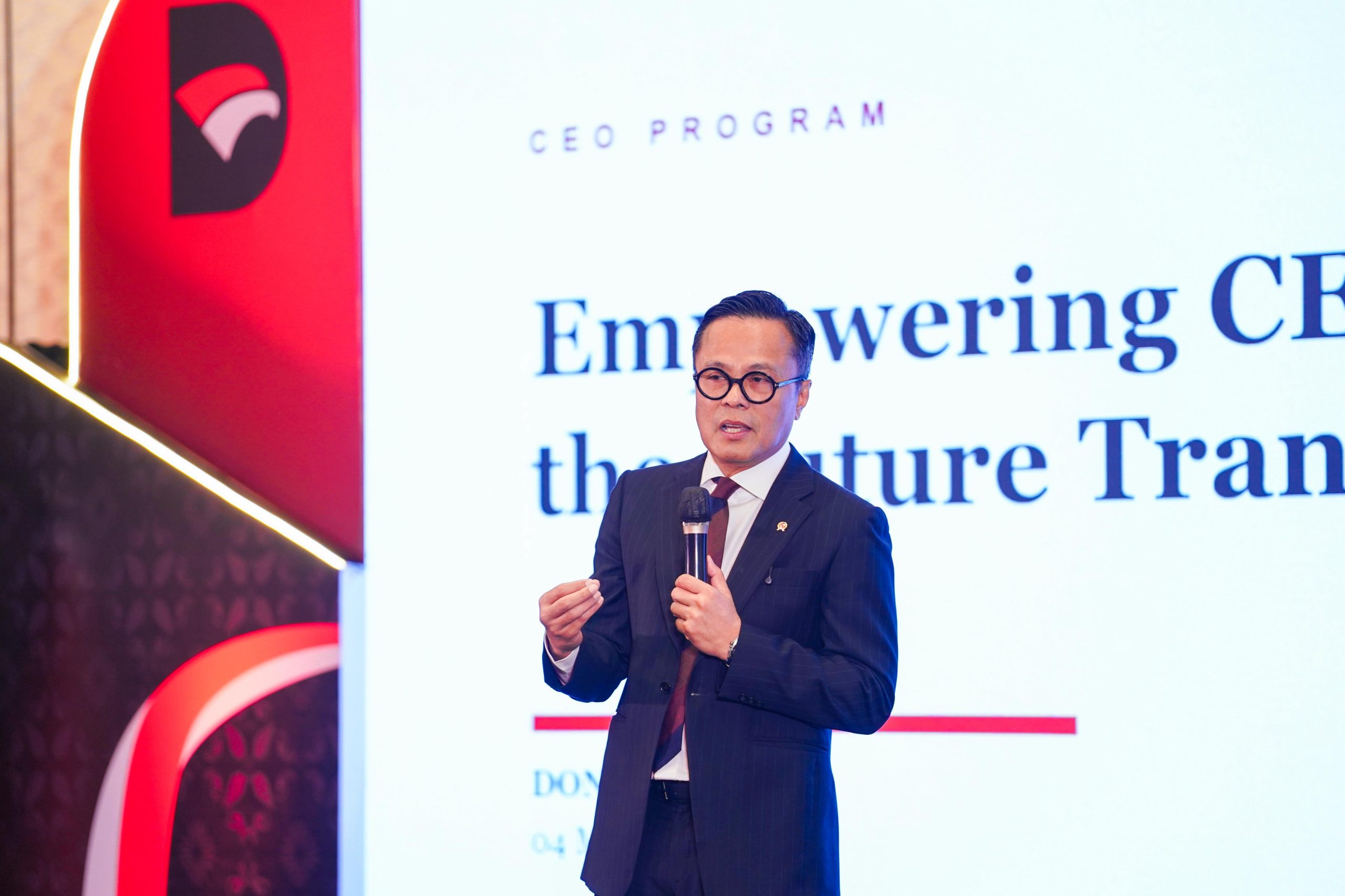 dony-oskaria-tegaskan-peran-penting-ceo-dalam-menentukan-arah-transformasi-bumn