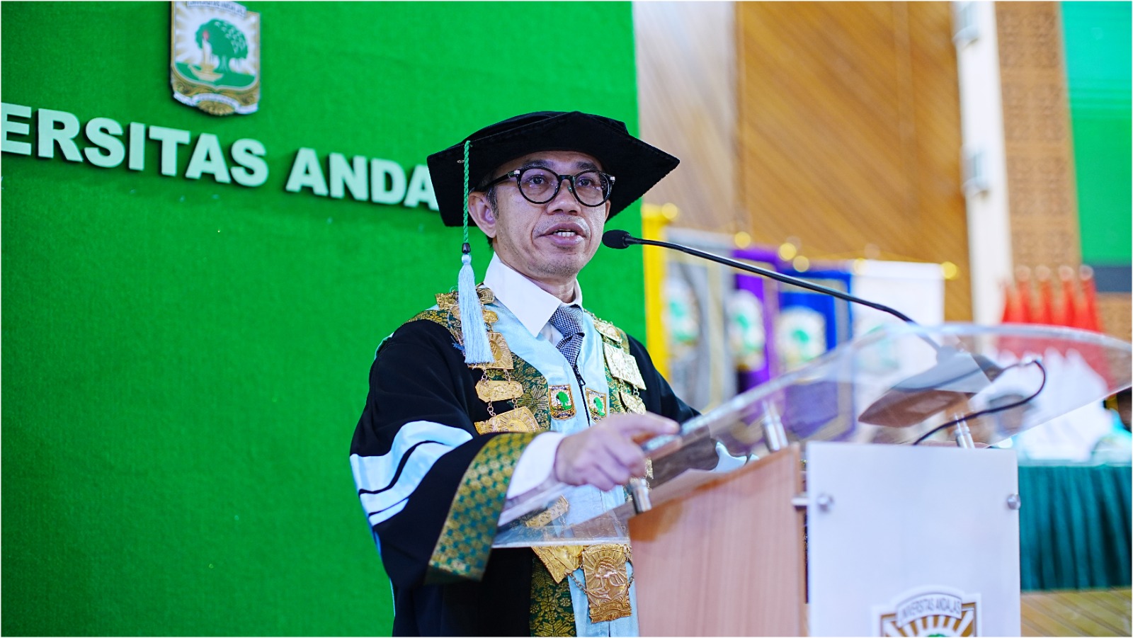 Unand Wisuda 1.321 Lulusan, Rektor Soroti Karakter Kerja