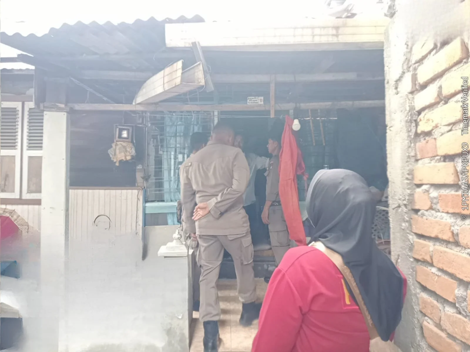 Satpol PP Padang Amankan Pria Mengamuk di Pasar Ambacang